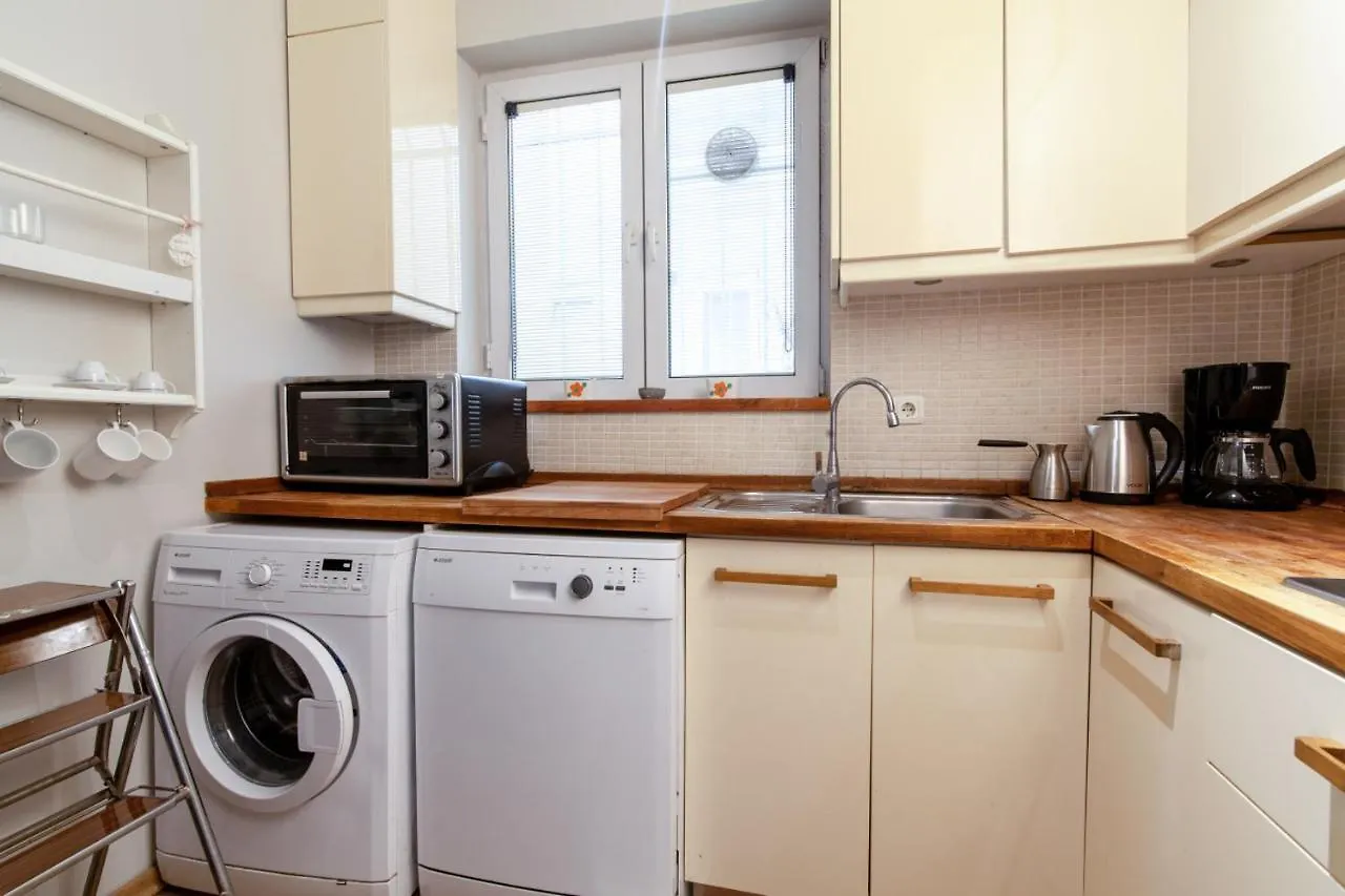 Vibrant Flat With Balcony In Sisli Apartment Istanbul